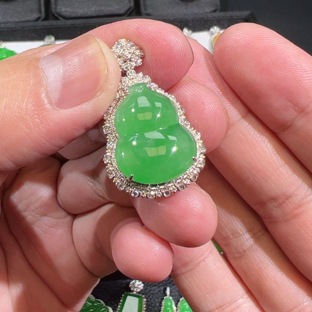 【闪购商品】翡翠吊坠(不含链)18K金镶嵌