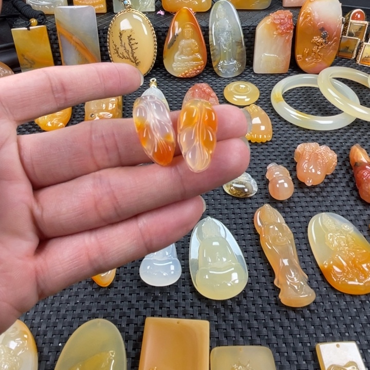 安***安石英质玉（黄龙玉）未镶嵌颈饰