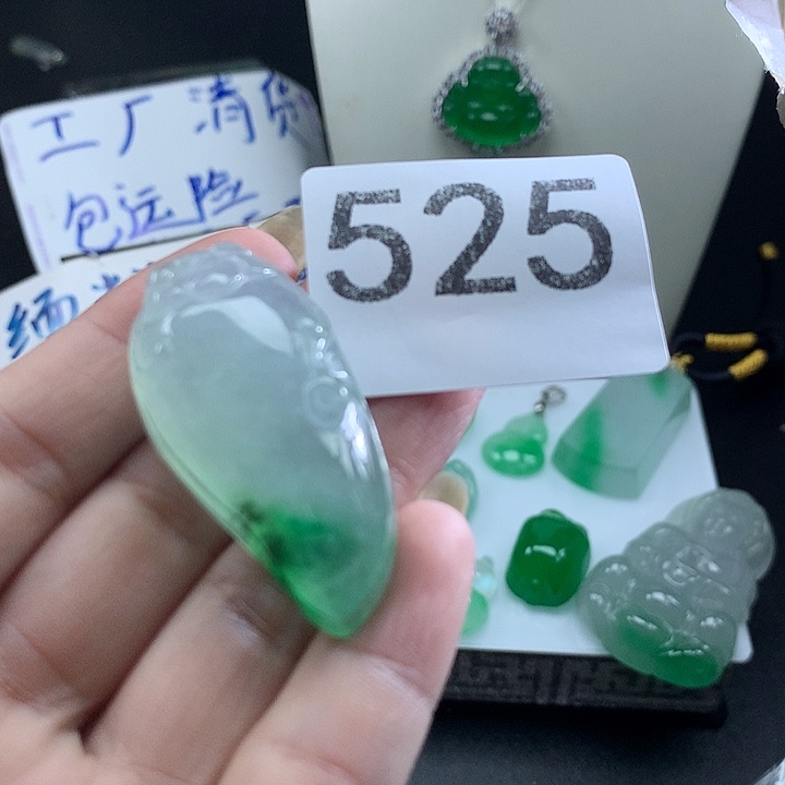 翡翠未镶嵌吊坠(赠链)