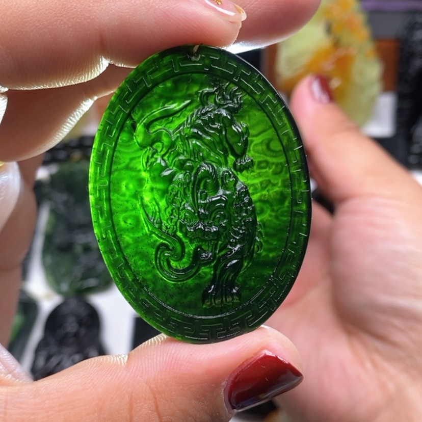 【闪购商品】蛇纹石玉颈饰未镶嵌