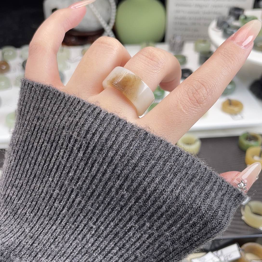 小****和田玉未镶嵌戒指h38糖白直切17.3不退换