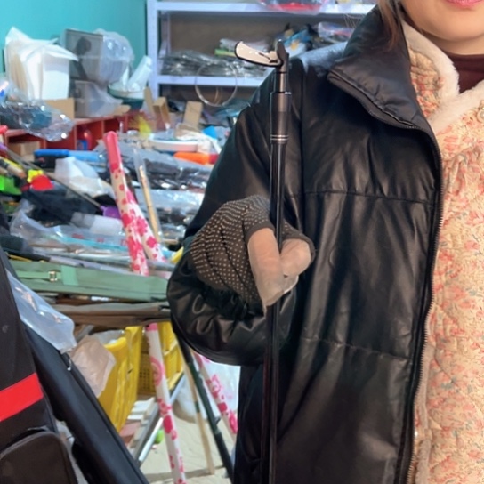 竞技黑花支架杆一根。           