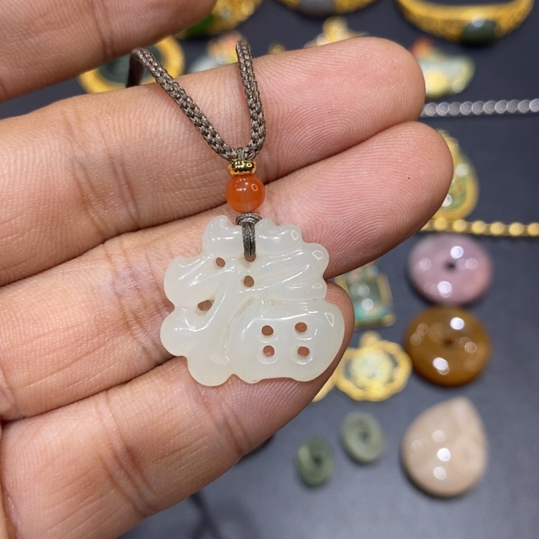 和田玉颈饰未镶嵌