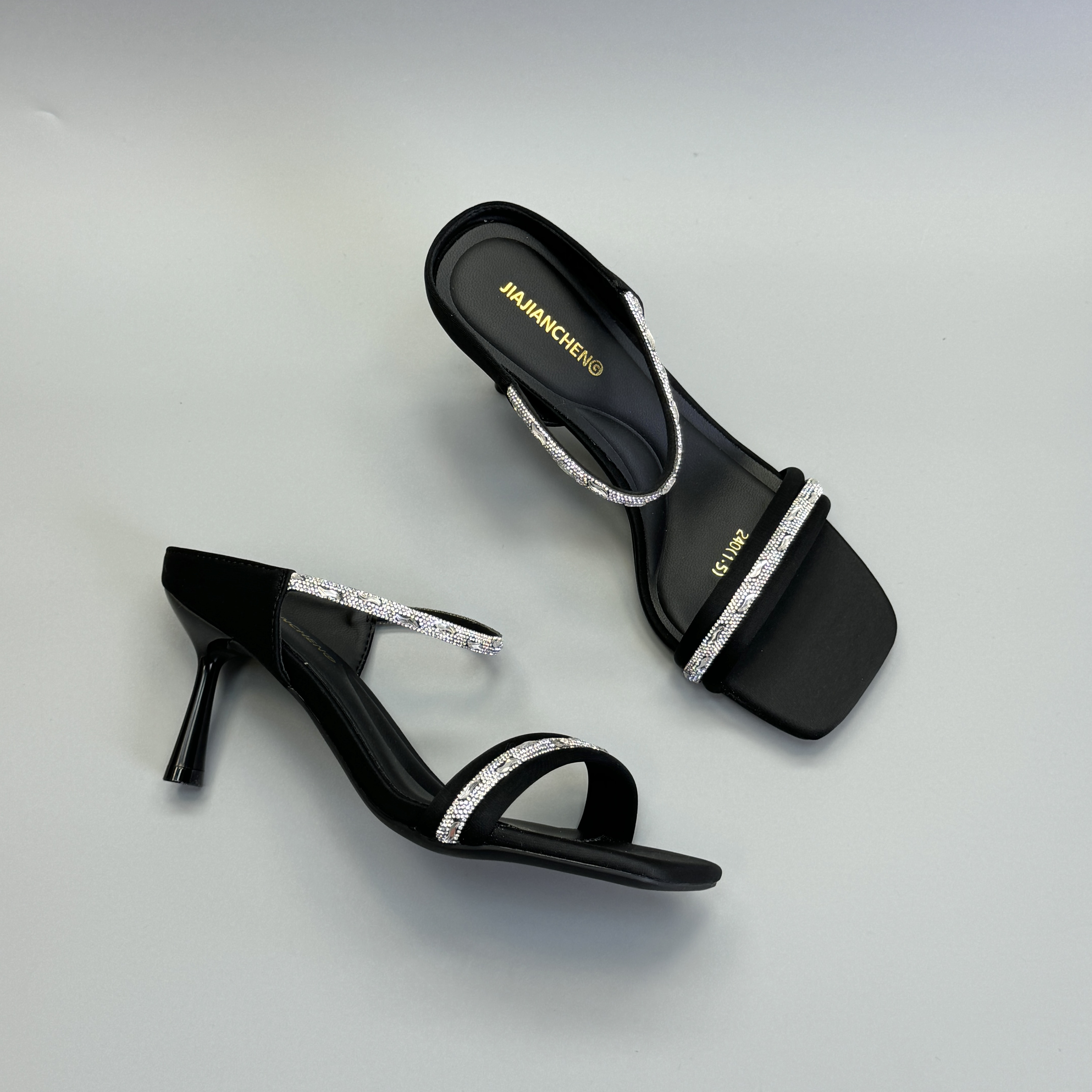 25A090-2黑色细跟高跟鞋