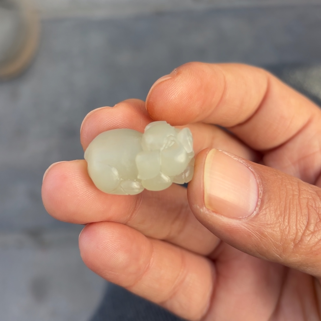 定制和田玉小猪卡25尺寸。抛光后发货