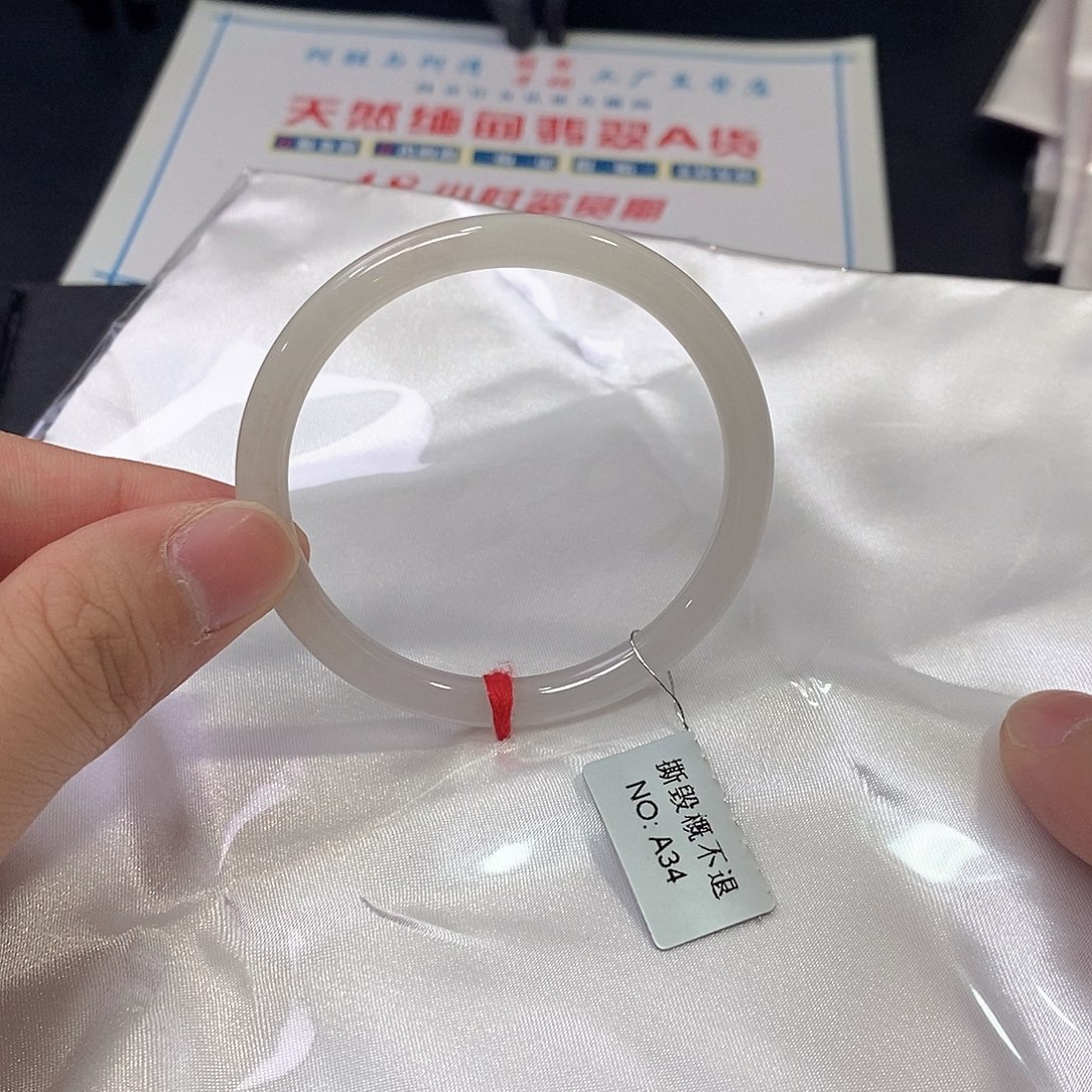 翡翠未镶嵌手镯（圆镯）