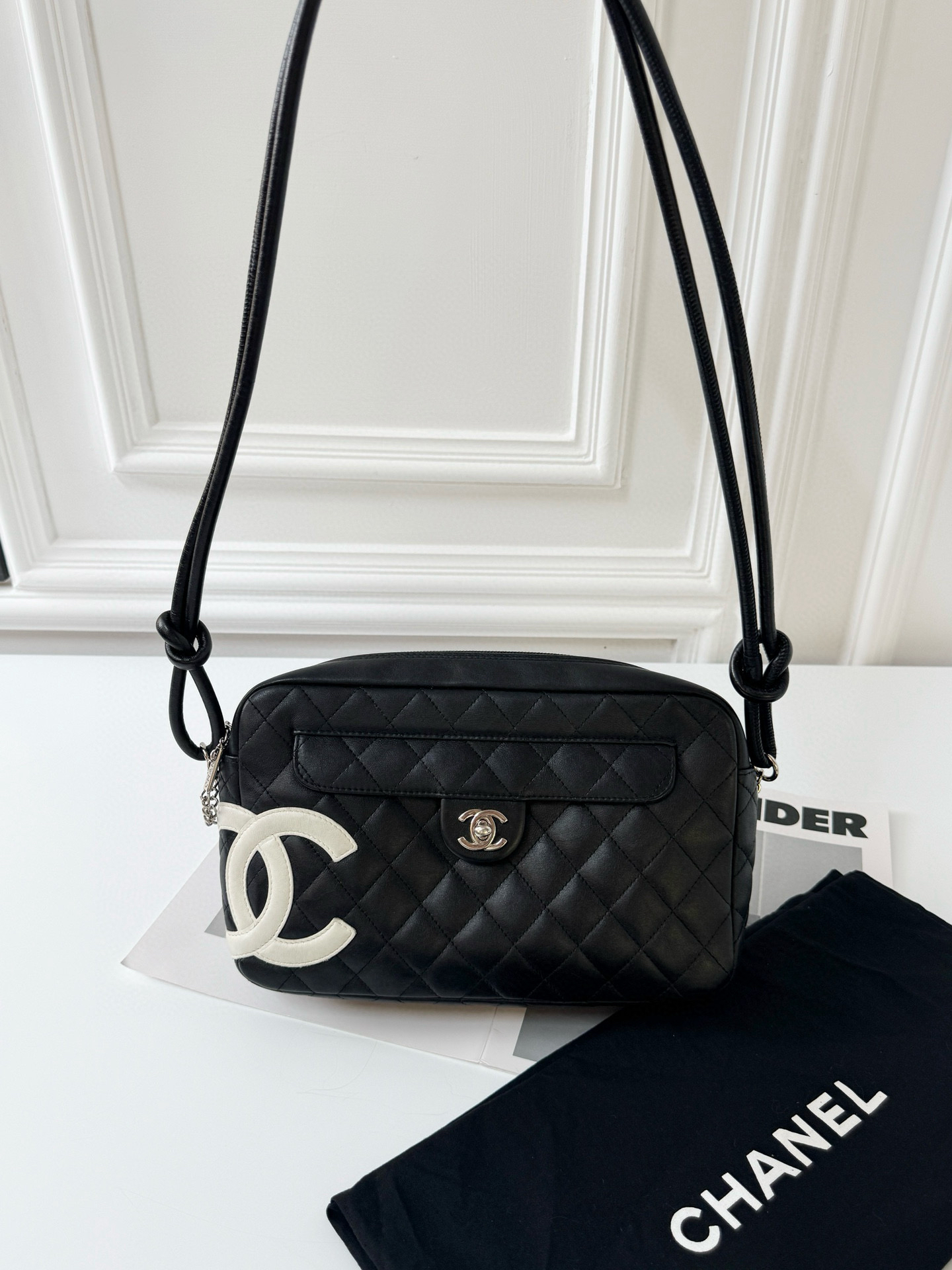 95新 Chanel/香奈儿 2185 Chanel 黑白熊猫康鹏书包扣相机包 9开