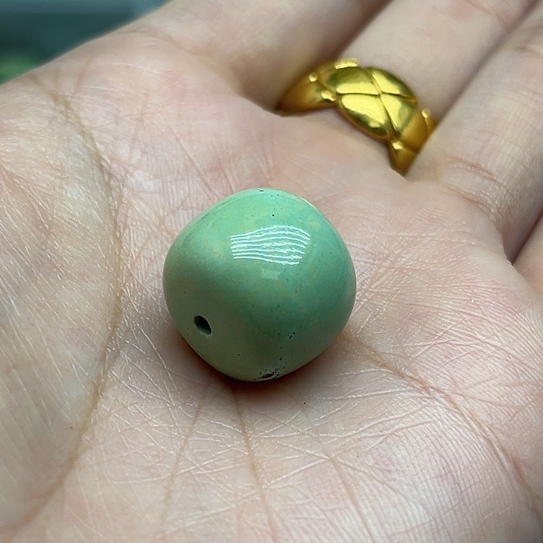 招***叔绿松石未镶嵌珠宝奇石