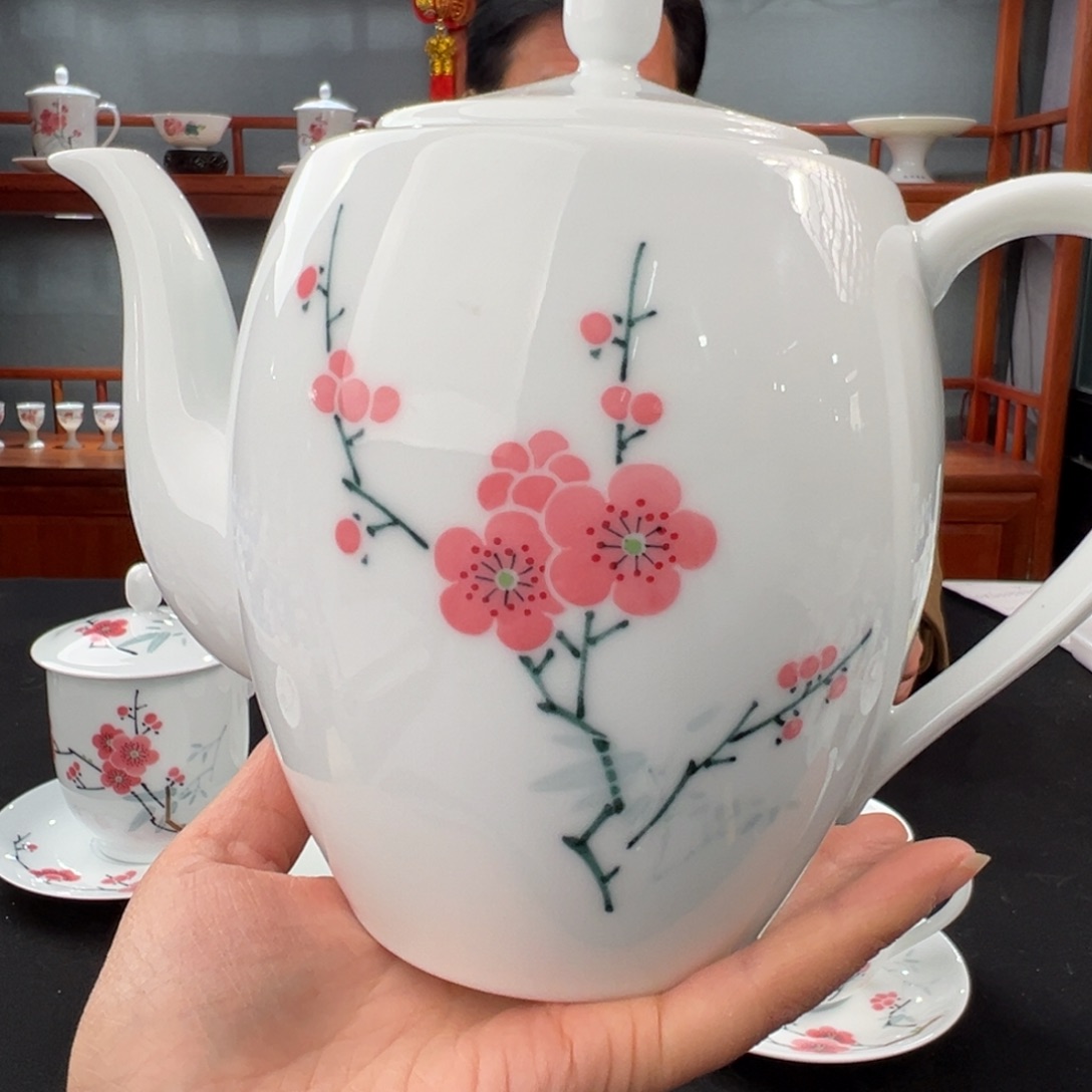 翠竹红梅腰鼓壶微瑕