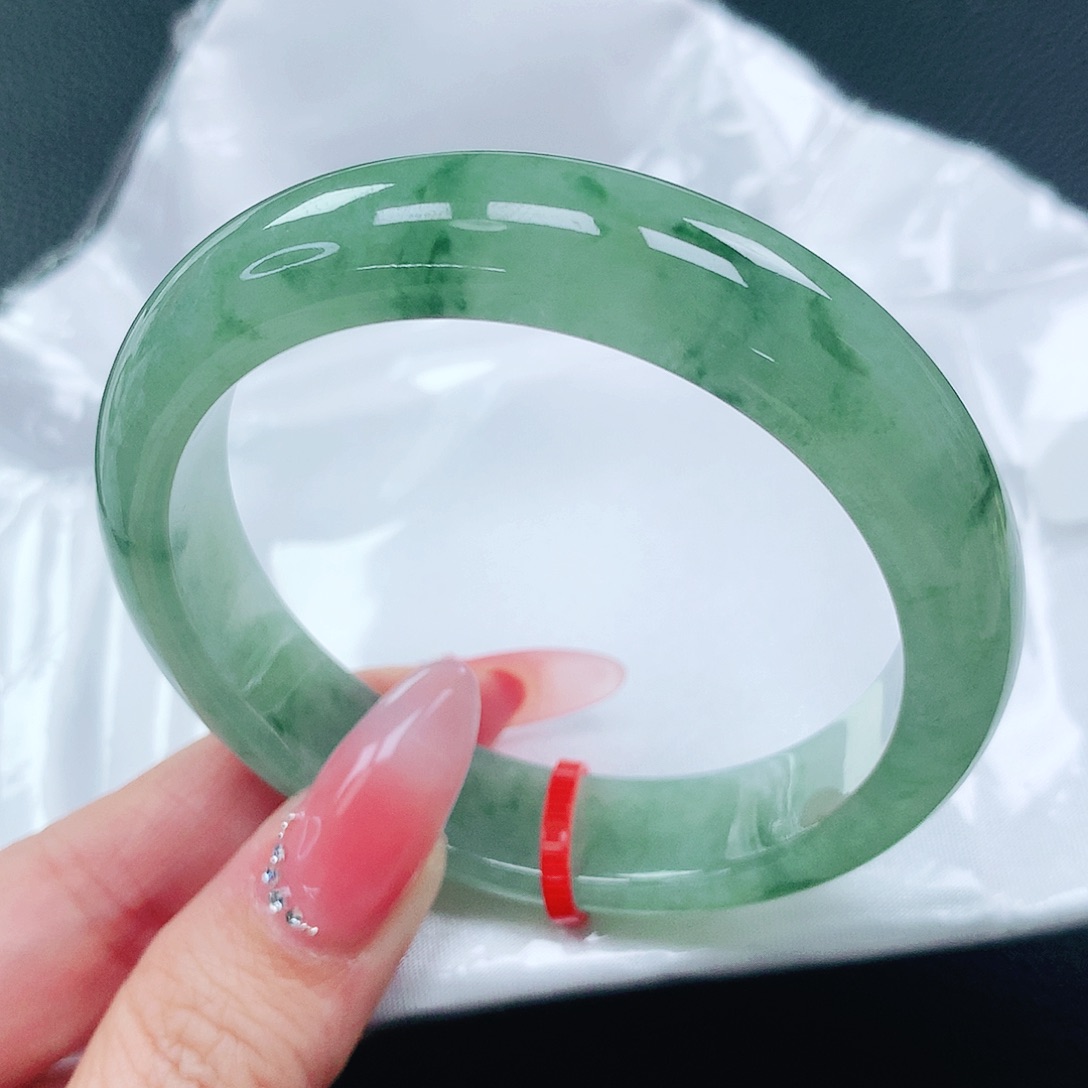 翡翠手镯未镶嵌55圈
