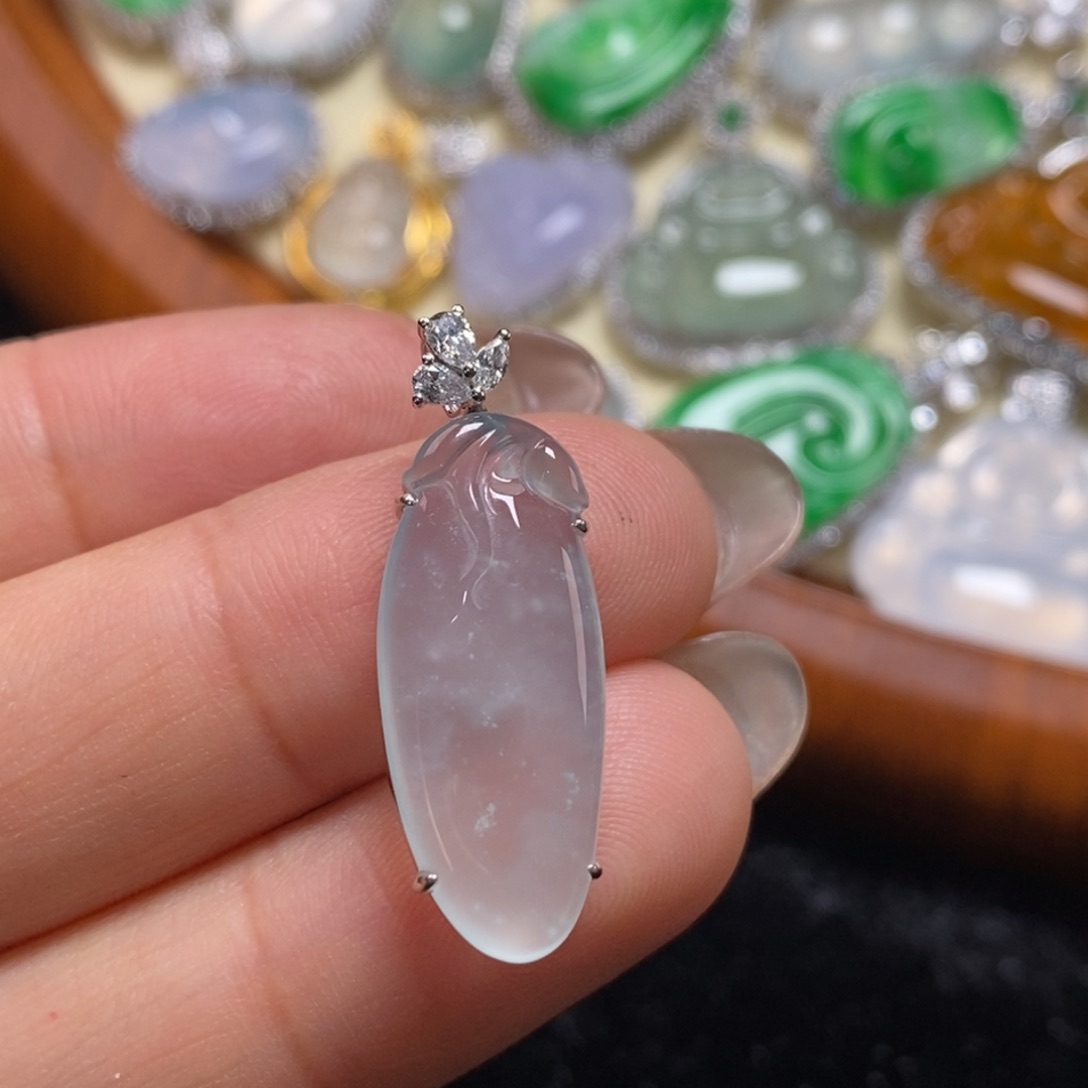 翡翠吊坠(赠链)18K金镶嵌