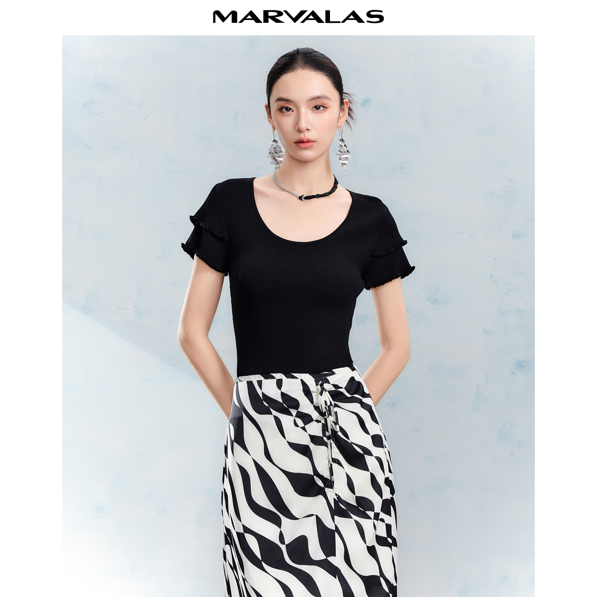 【九月专属】曼德诗短袖圆领修身通勤显瘦纯色毛针织衫M733110005