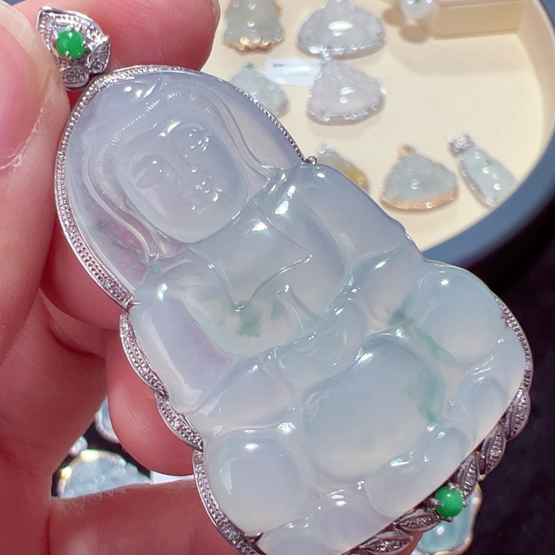 翡翠颈饰18K金镶嵌吊坠