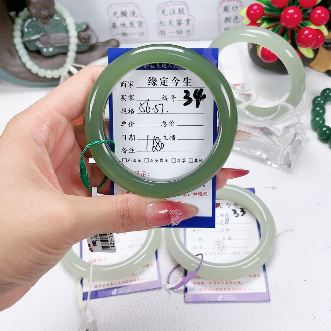 和田玉手镯未镶嵌