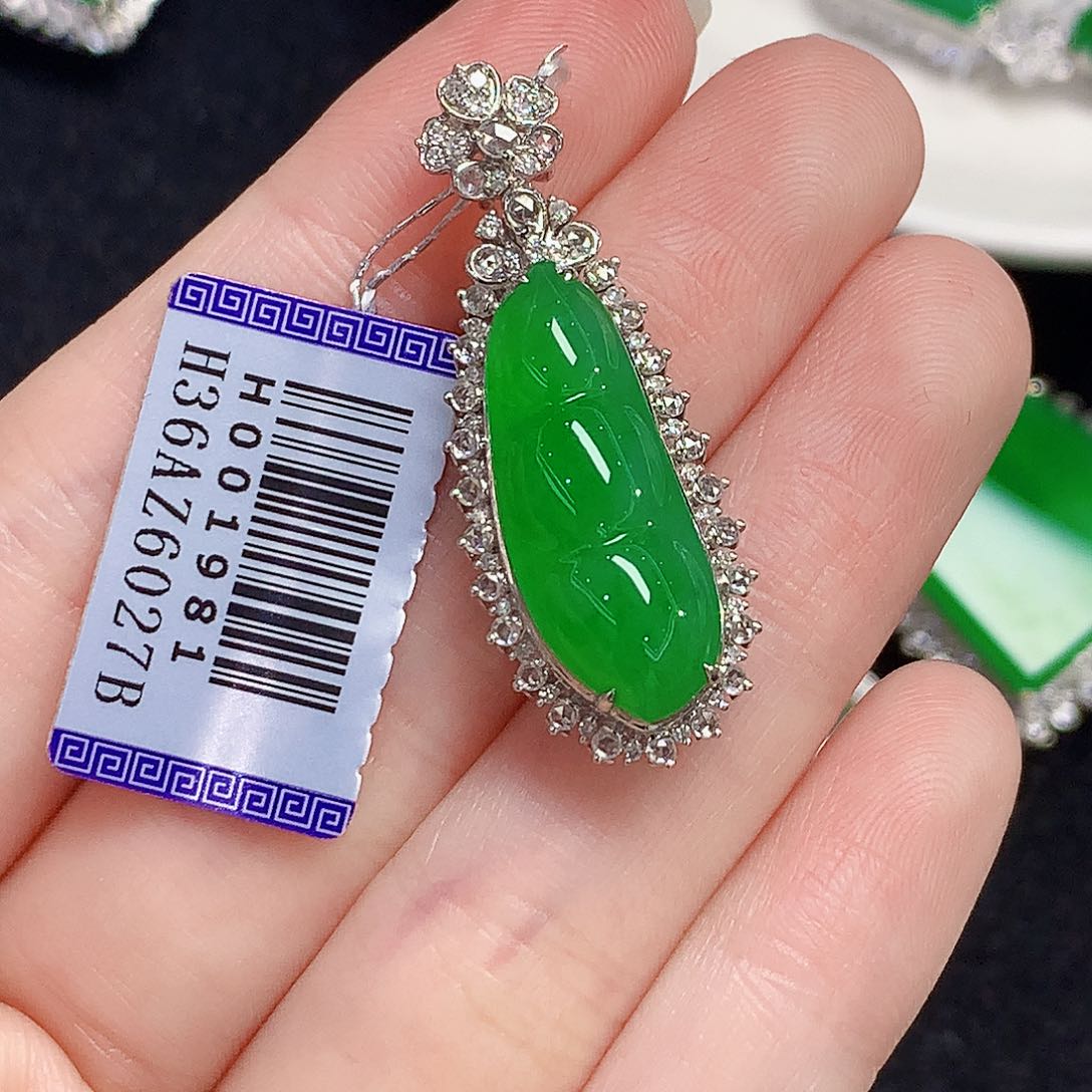 颈饰18K金镶嵌翡翠mn