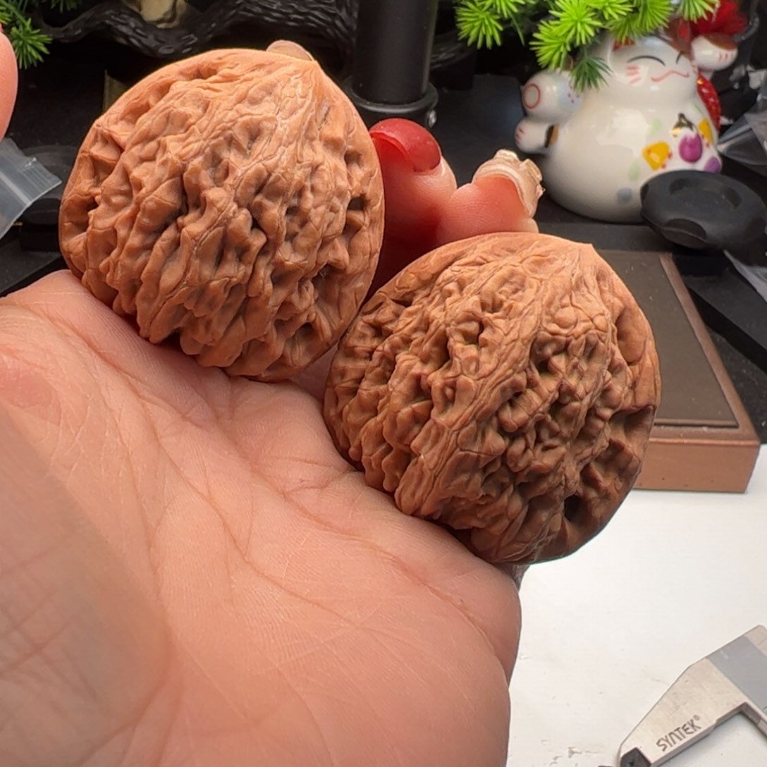 文玩核桃吊坠滢虎头王