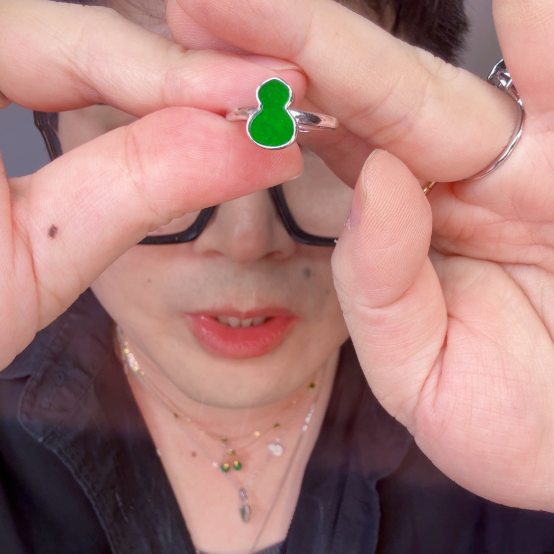 翡翠挂件未镶嵌一件