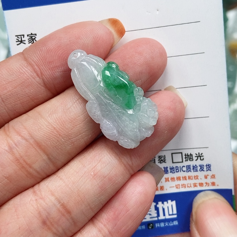 【闪购商品】翡翠颈饰未镶嵌白菜