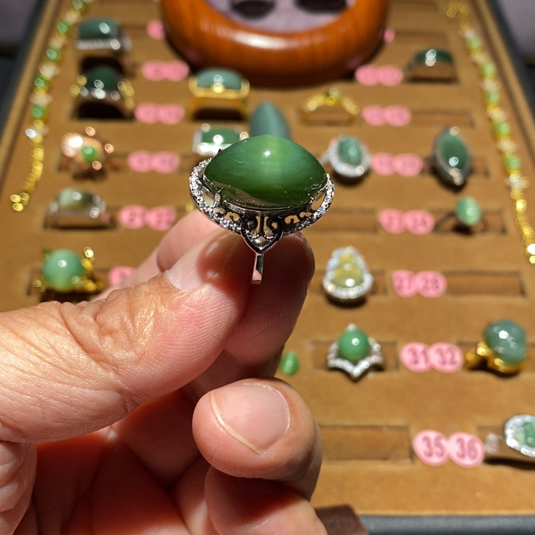 和田玉未镶嵌戒指