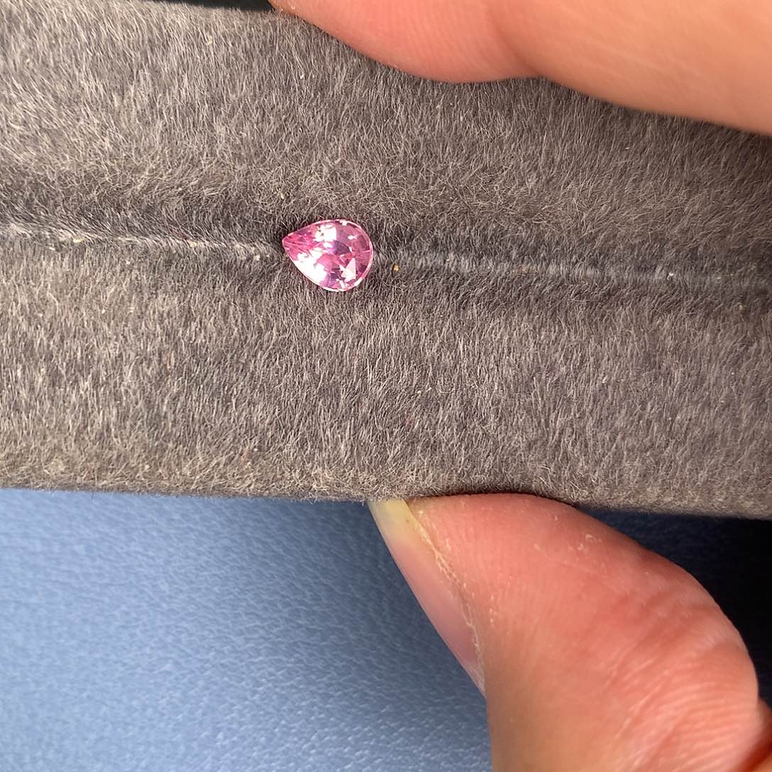 尖晶石裸石未镶嵌64分 无烧 马哼盖