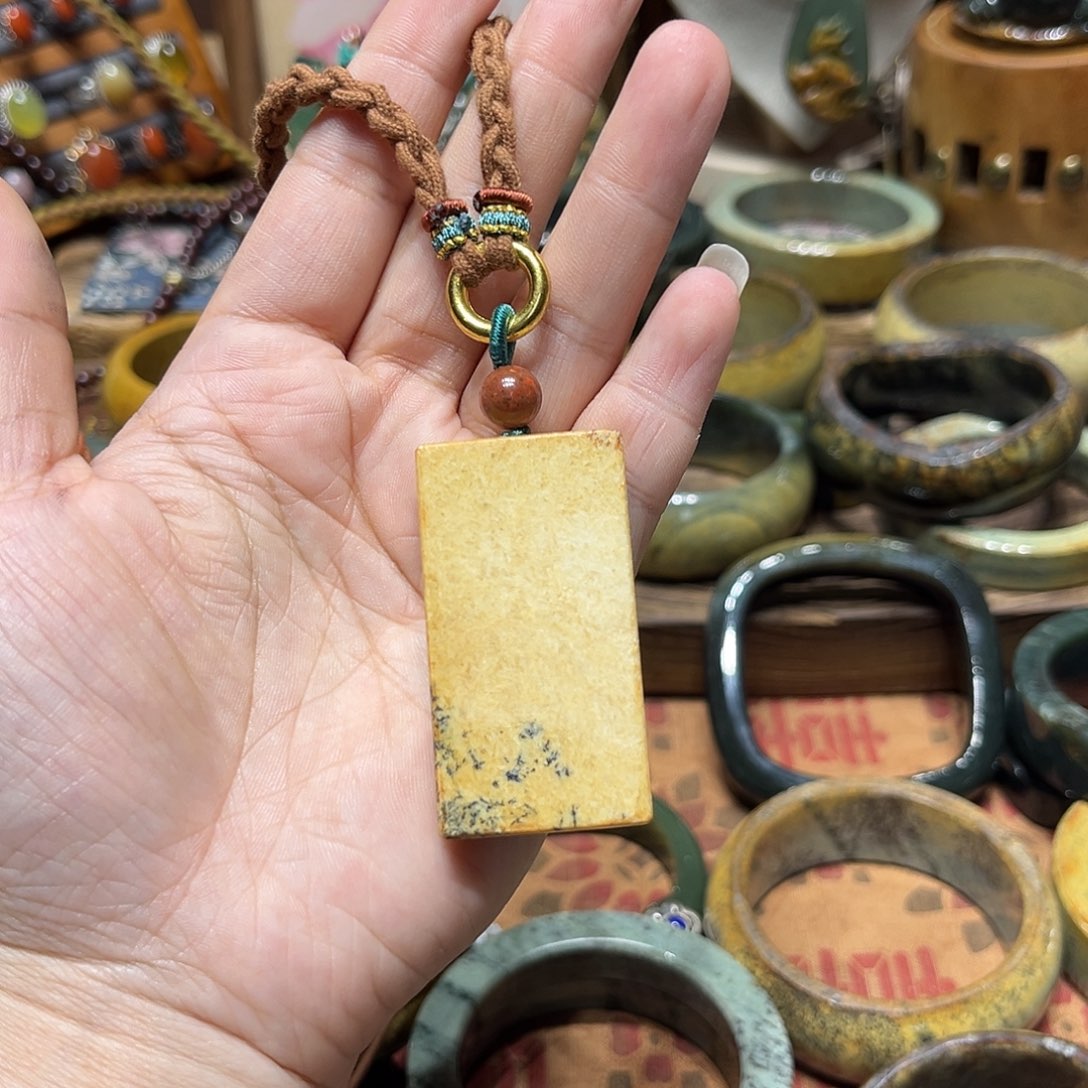 岫岩河磨玉（透闪石质玉）吊坠未镶嵌S***)