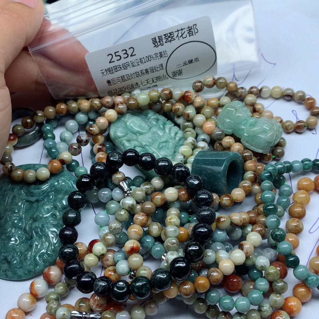 翡翠颈饰未镶嵌手串
