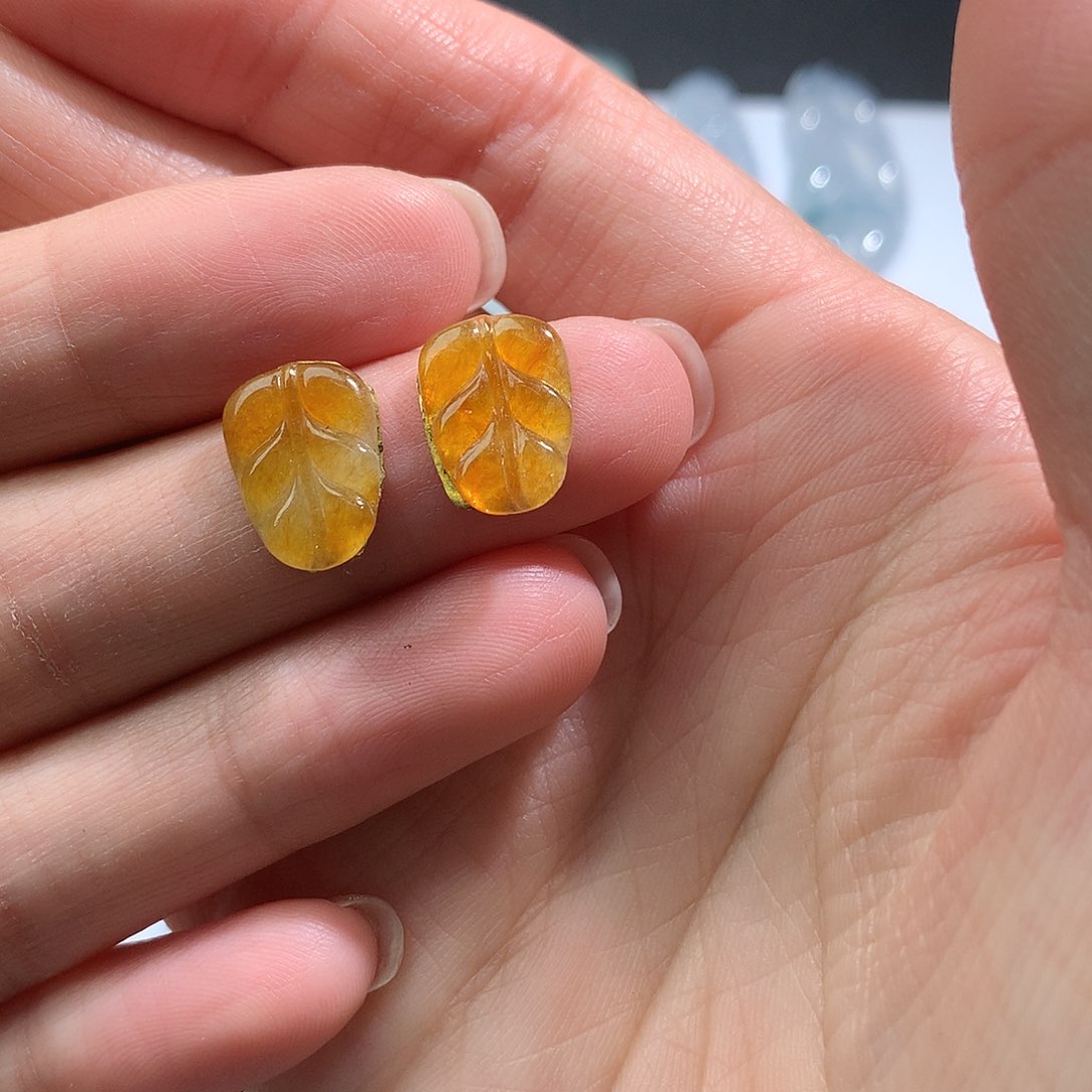 翡翠颈饰未镶嵌翡翠黄金叶