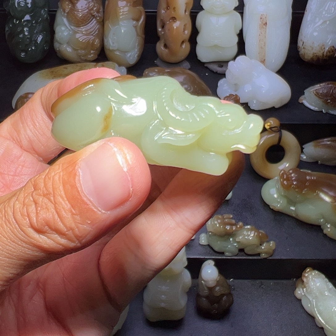 人***路和田玉（糖玉）未镶嵌颈饰