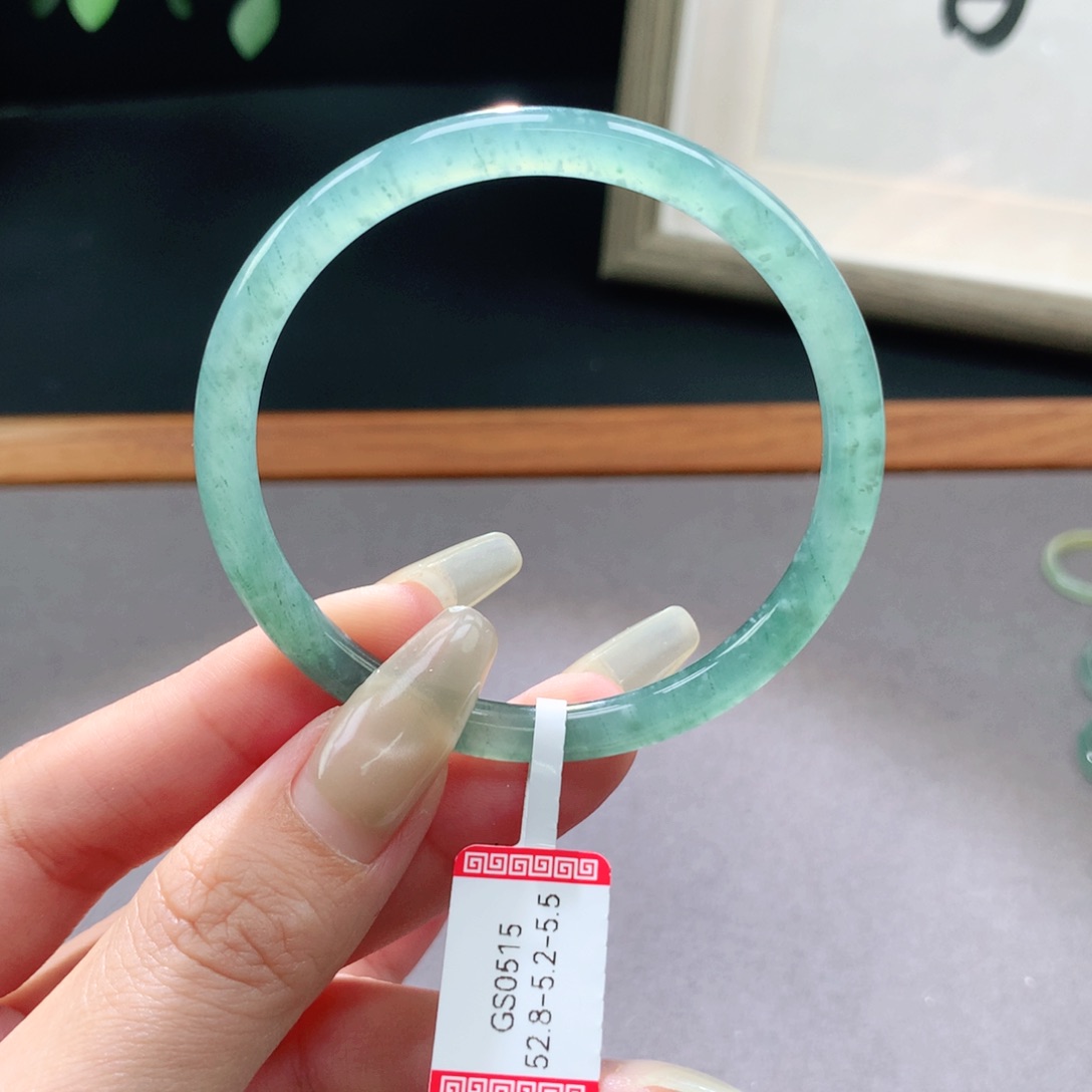 翡翠手镯未镶嵌天然翡翠手镯