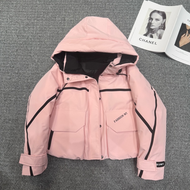 2025新款冲锋衣小个子短款户外羽绒服防雨登山高级保暖时尚派克女