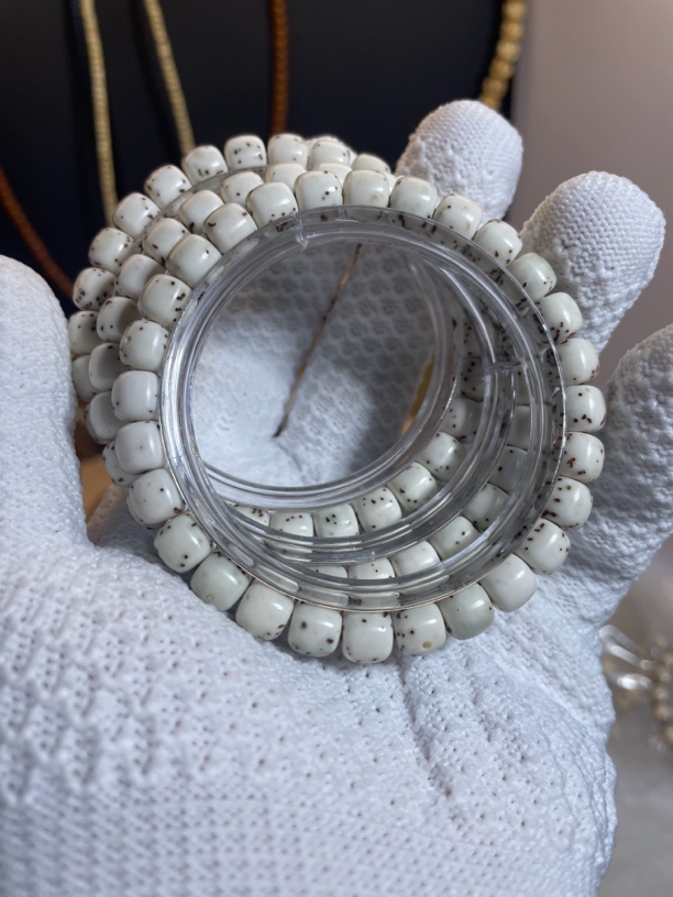 石玉骨瓷白8×7桶珠单圈绿背 正月大留白款原生态