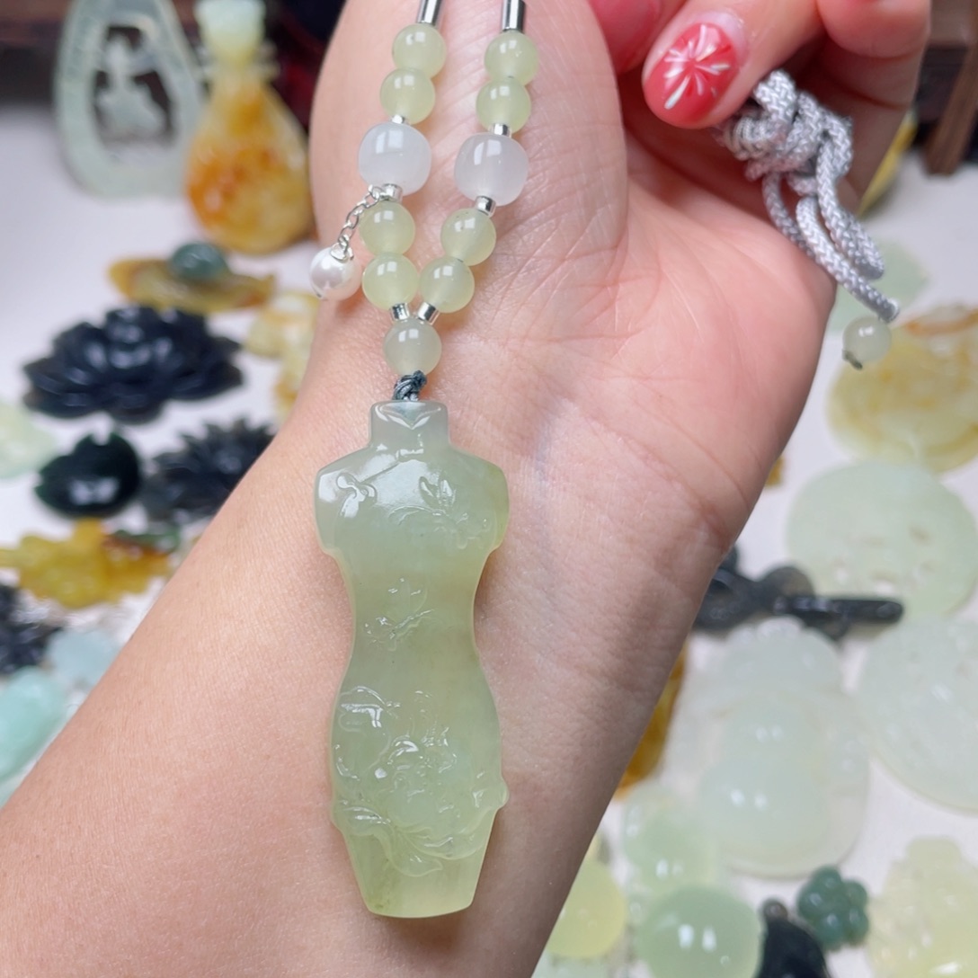 蛇纹石玉颈饰未镶嵌