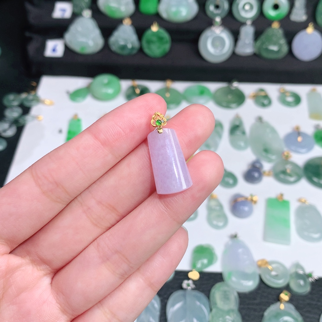 翡翠颈饰未镶嵌翡翠