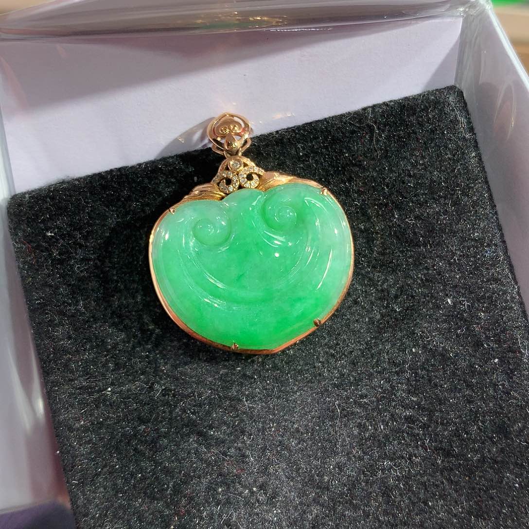 翡翠吊坠(赠链)18K金镶嵌