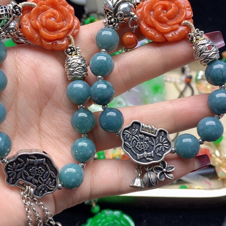 翡翠颈饰未镶嵌吊坠