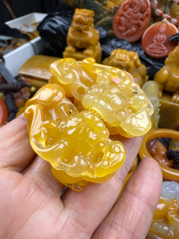 云南龙陵黄龙玉高端精品貔貅挂件