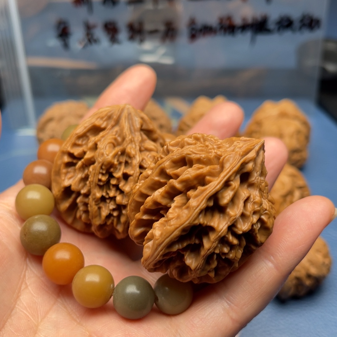 每***休文玩核桃吊坠福利状元冠