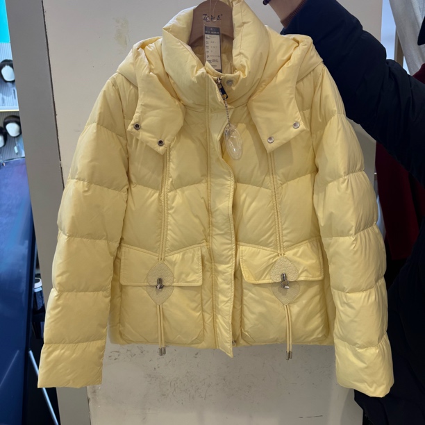 知臣甜美糖果色短款小个子加厚连帽羽绒服女冬装