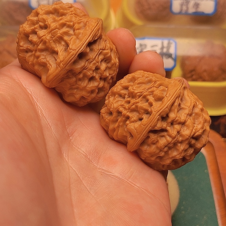 文玩核桃把件46玉枕元宝