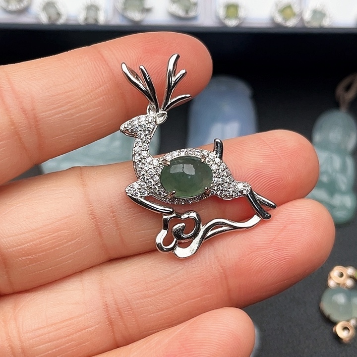 翡翠颈饰未镶嵌吊坠