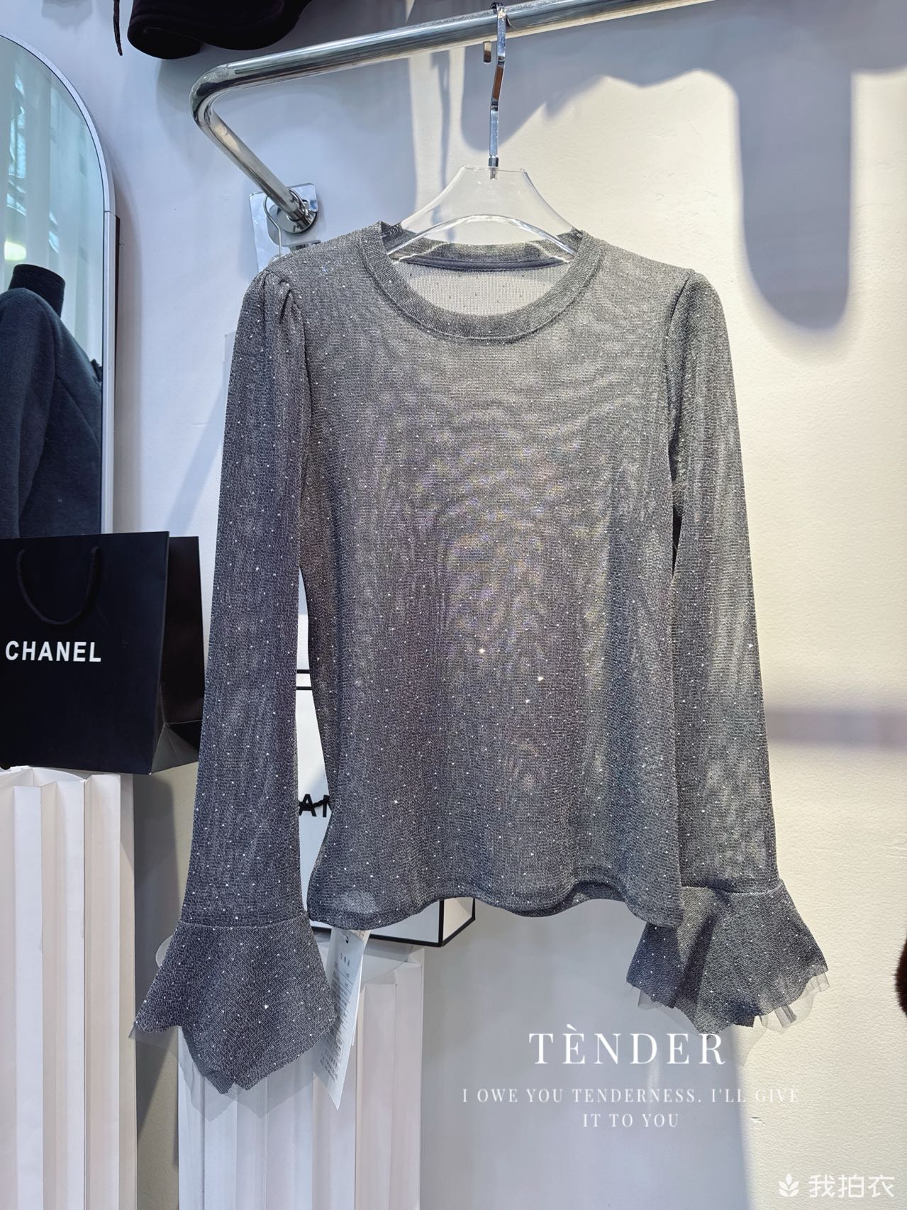 时尚性感蕾丝微透长袖喇叭袖圆领亮钻时尚洋气打底衫3