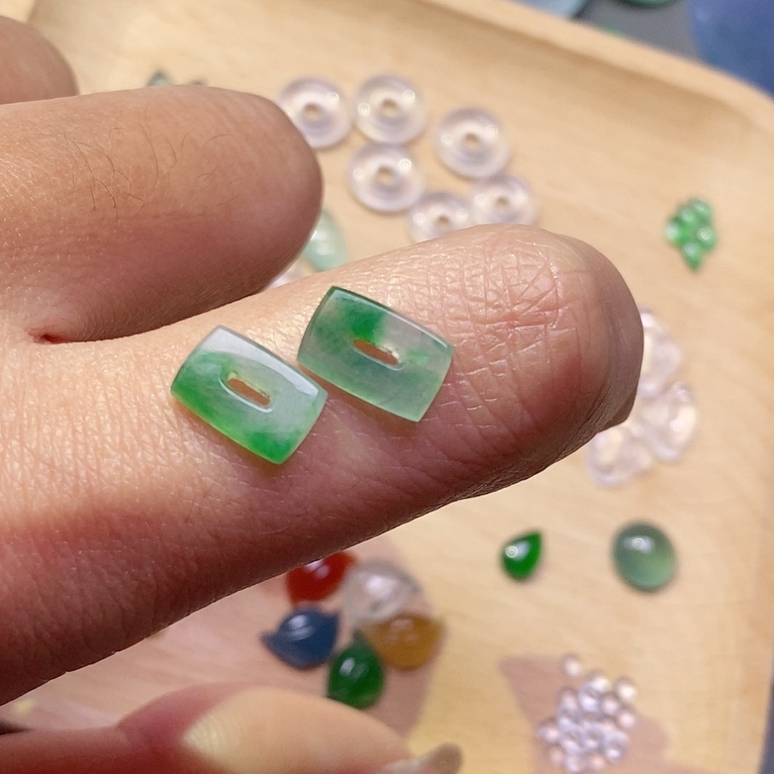 翡翠颈饰未镶嵌翡翠