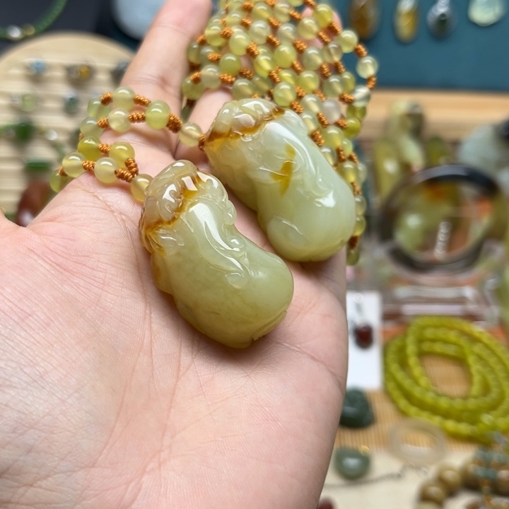 未镶嵌蛇纹石玉颈饰