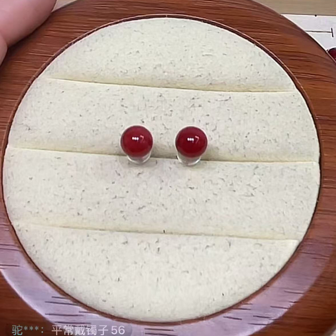 天然珊瑚科西卡圆珠牛血耳钉