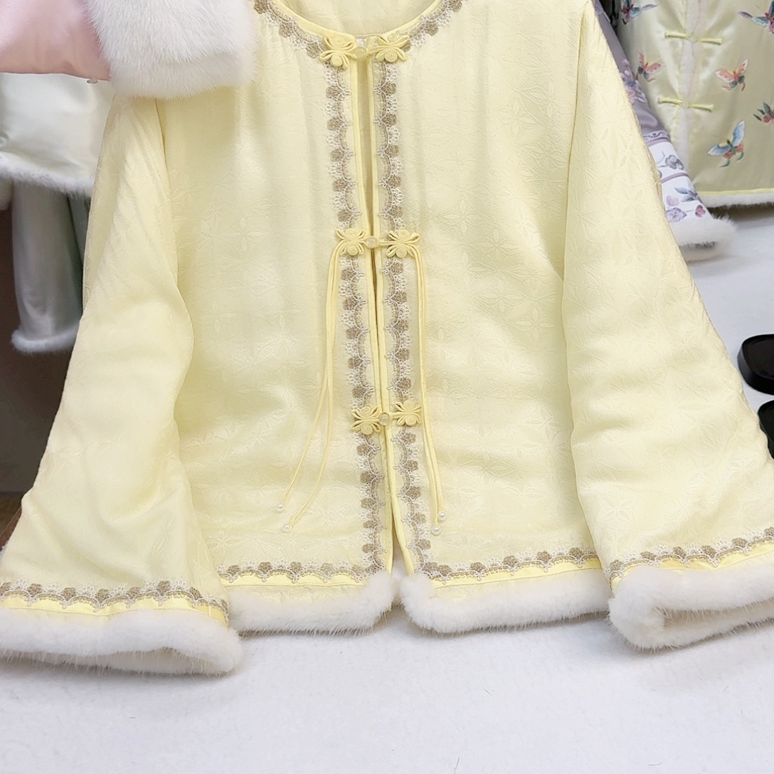 织绣真丝黄色对襟棉服