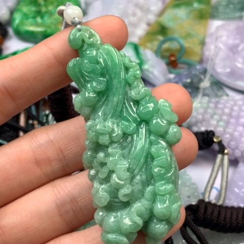 翡翠颈饰未镶嵌翡翠