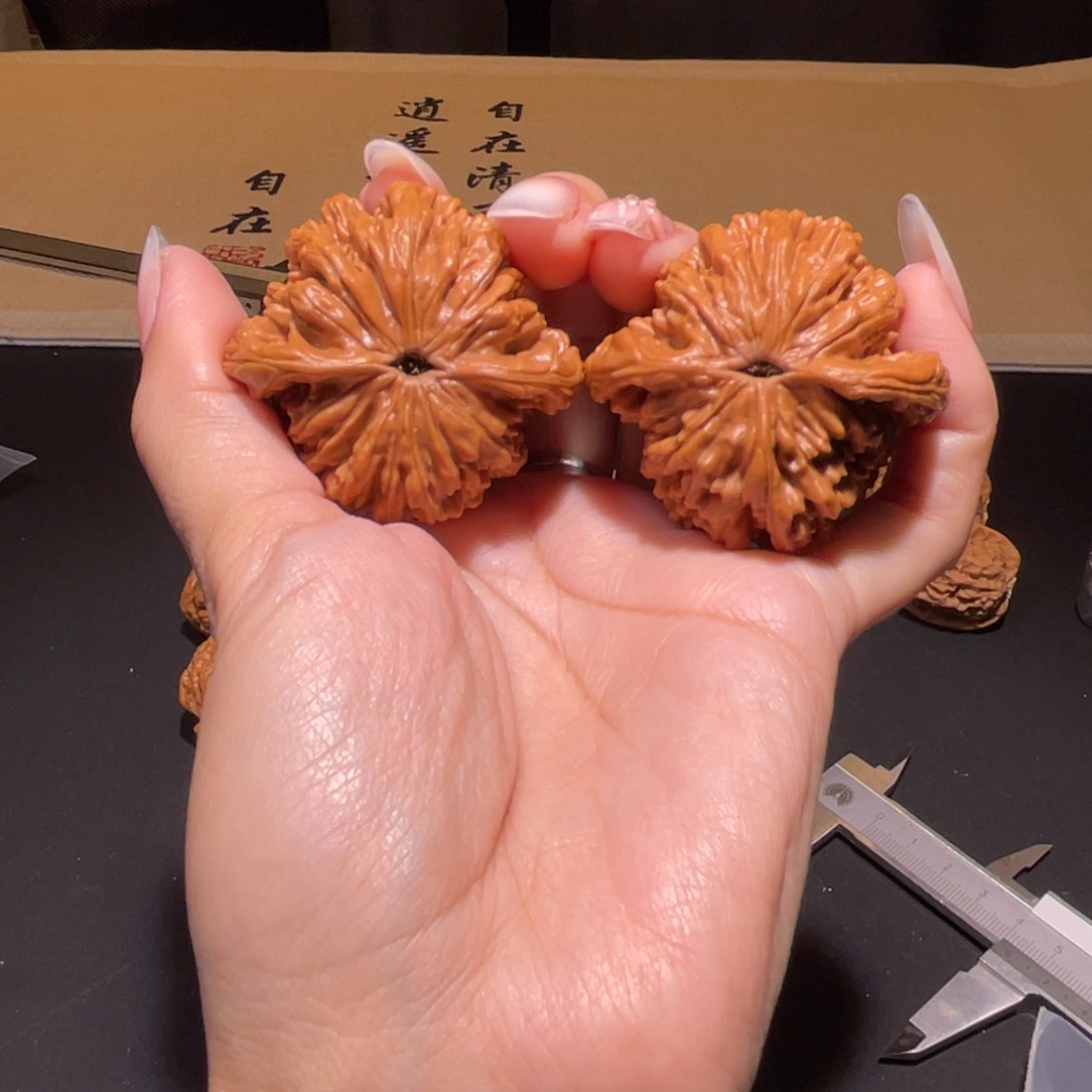 把件文玩核桃L****桃45虎头