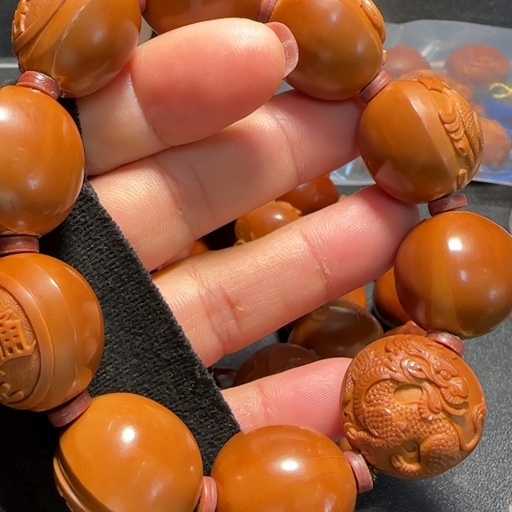 橄榄核吊坠毁**容万向生辉