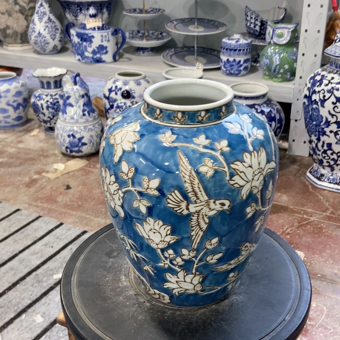 摆件花瓶手绘釉下彩