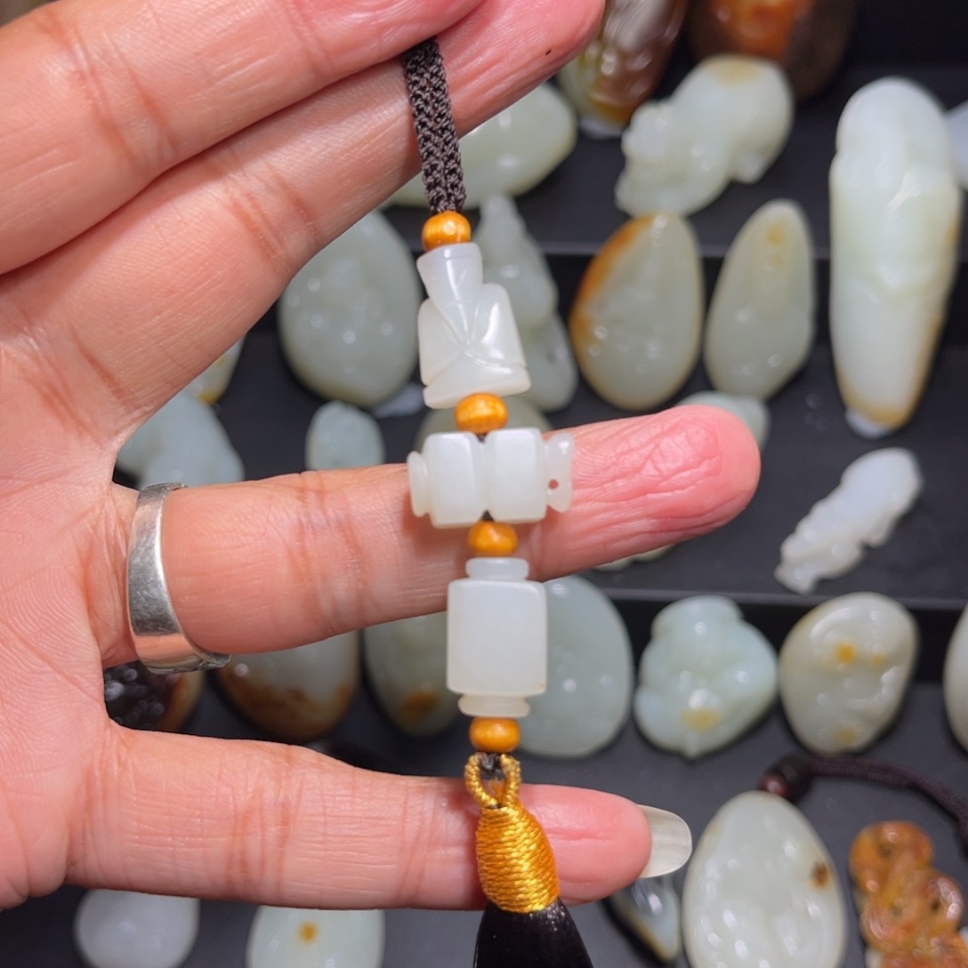 和田玉颈饰未镶嵌